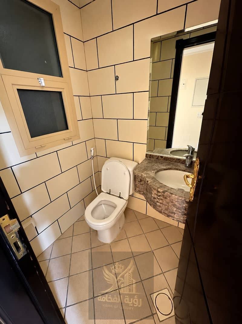 7 Clean Warm-Toned Tiled Bathroom. png