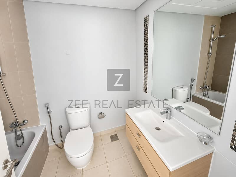 7 Bright, Balanced Interior Listing Photo-2. PNG