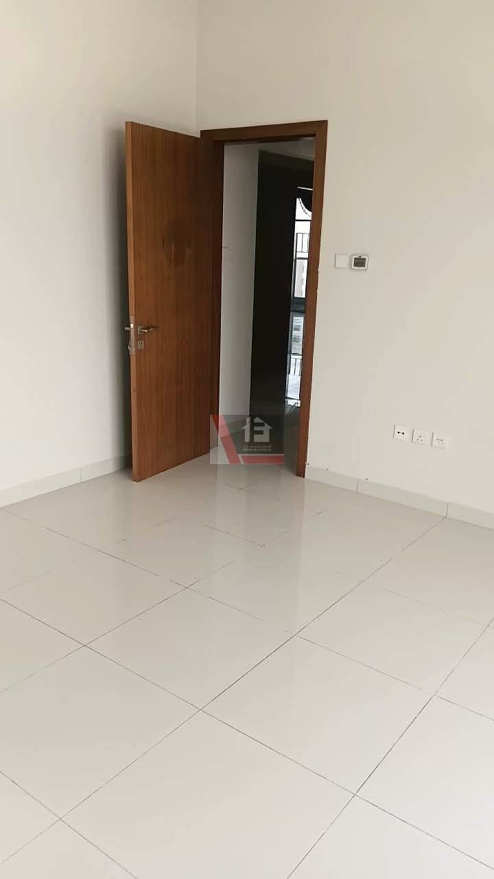 12 e4ada351-8b3c-4cc1-9236-d62c04c2cff3. jpg