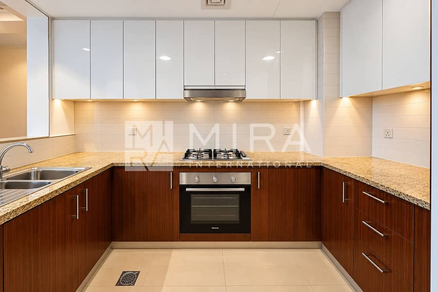 6 Modern U-Shaped Kitchen Interior