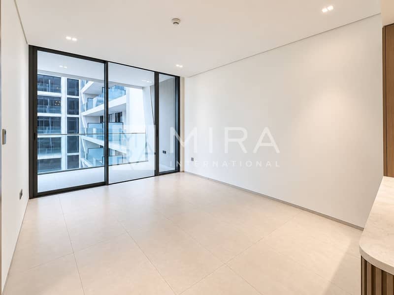 2 Minimalist Apartment with Glass Balcony