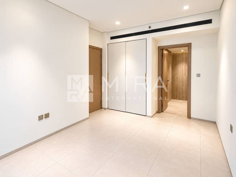 6 Modern Minimalist Empty Apartment Interior