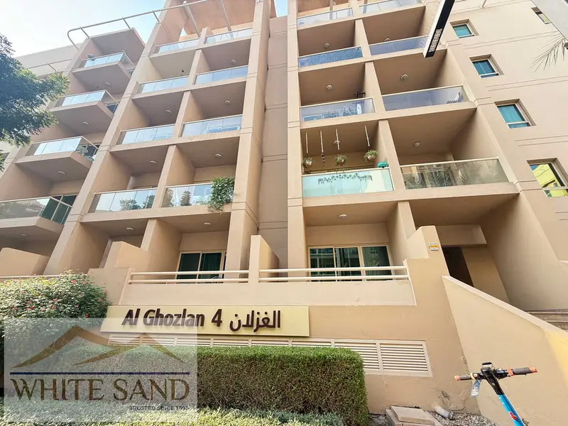 Spacious 1BR with Balcony in The Greens | Al Ghozlan 4