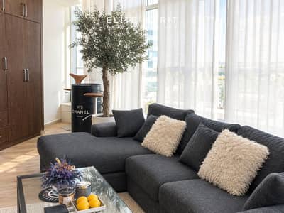 2 habitaciones Apartamento para en Venta en Dubai Sports City, Dubai - Modern Living Room with Sunlit Elegance. png 2 habitaciones Apartamento para en Venta en Dubai Sports City, Dubai - Modern Living Room with Sunlit Elegance. png