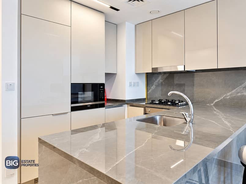 5 Luxe Minimalist Marble Kitchen. png