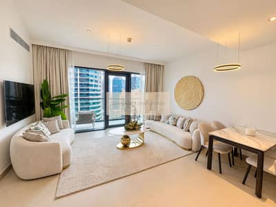 شقة 1 غرفة نوم للايجار في دبي مارينا، دبي - Bright living room with city views. png