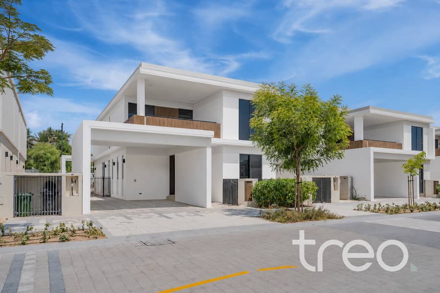 14 Modern White Villa on a Sunny Street. png