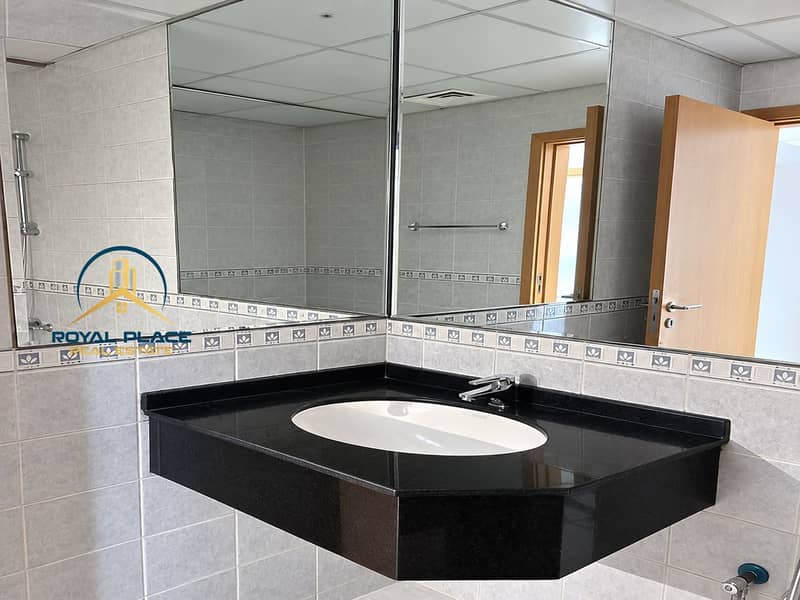 18 Modern Corner Vanity Bathroom. png