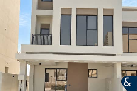 5 Bedroom Villa for Rent in DAMAC Lagoons, Dubai - Single Row | Close to Hub | Near Lagoon