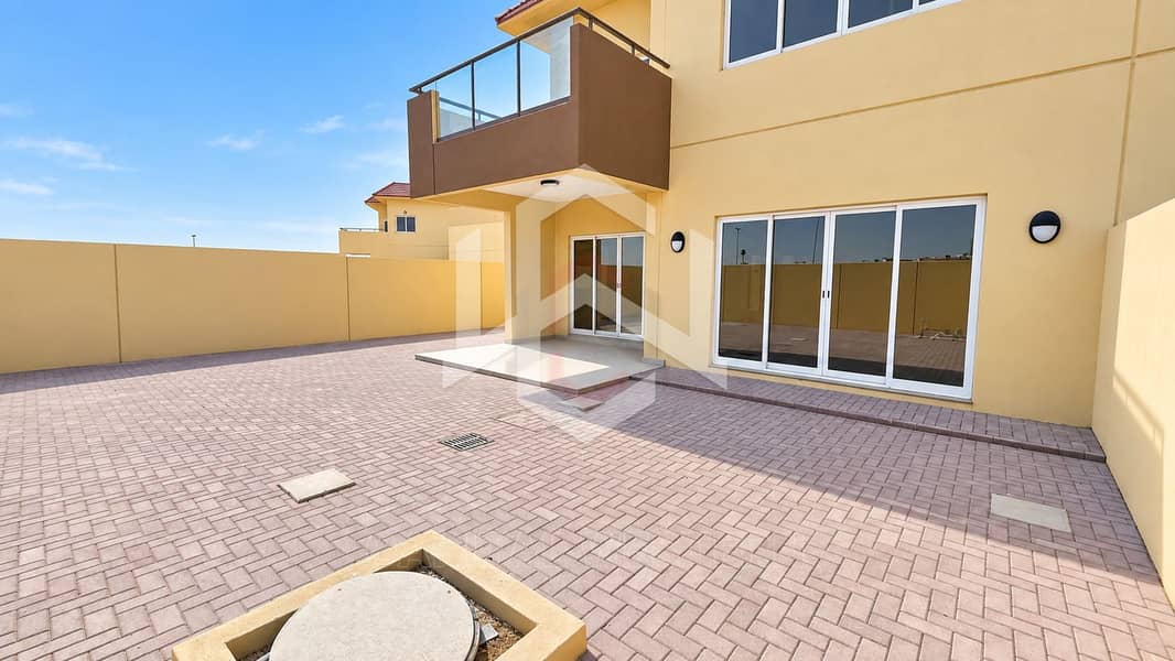 27 4BR+Study Villa For Rent in Palmarosa