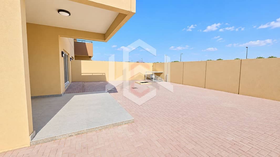 28 4BR+Study Villa For Rent in Palmarosa