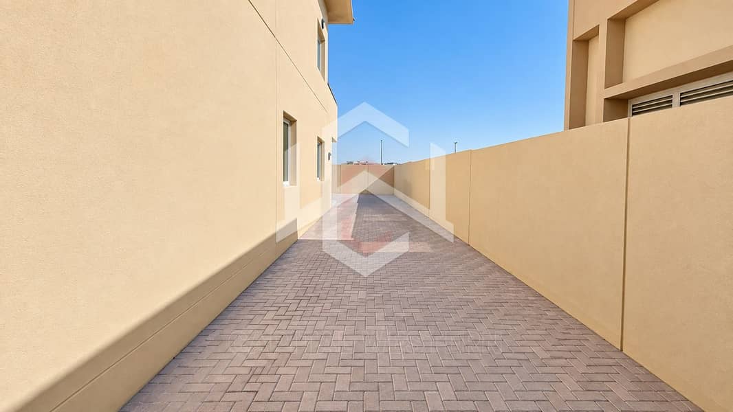 29 4BR+Study Villa For Rent in Palmarosa