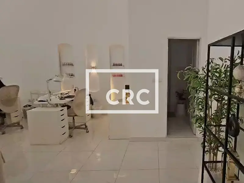 Ground Fitted Retail | 2 Parking Bays | Vacant
