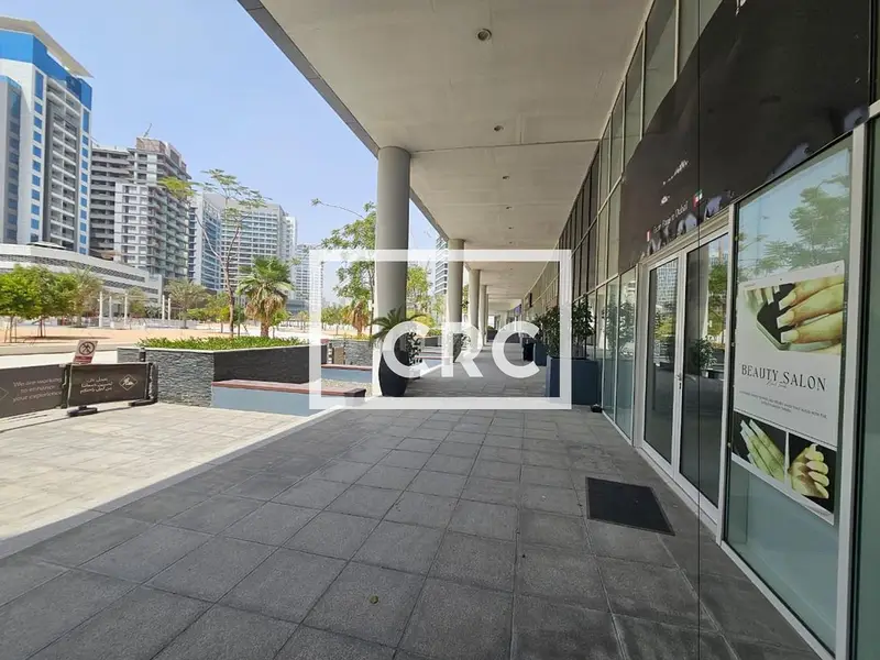 Ground Fitted Retail | 2 Parking Bays | Vacant
