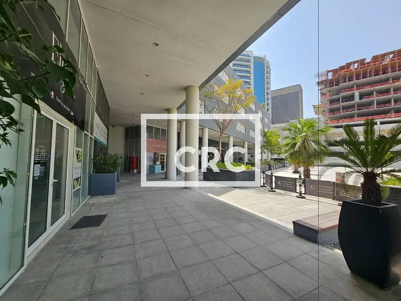 Ground Fitted Retail | 2 Parking Bays | Vacant