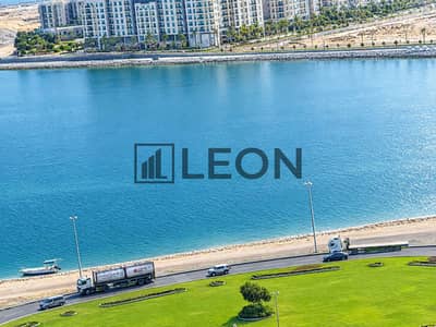 فلیٹ 3 غرف نوم للايجار في الخان، الشارقة - Modern Waterfront Park and Residential Skyline. png