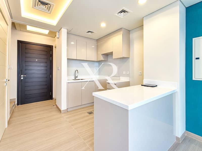 6 Bright Minimalist Kitchen Entryway. png