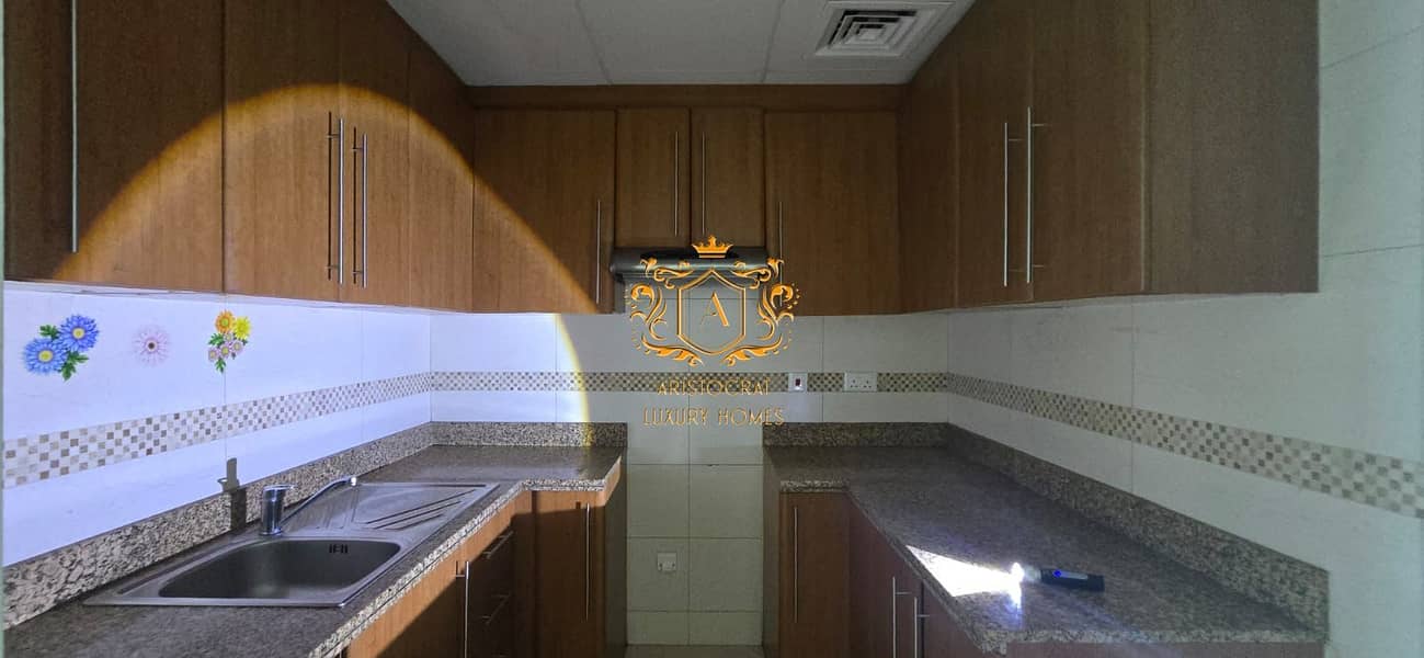 13 Kitchen 01. jpeg