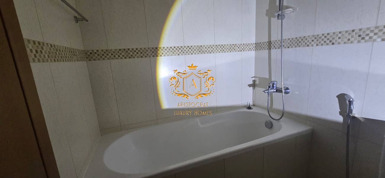 20 Bathroom 01. jpeg