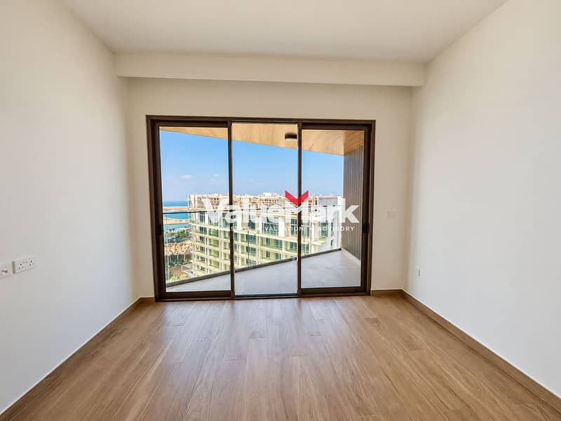 2 01_Living_Balcony. png