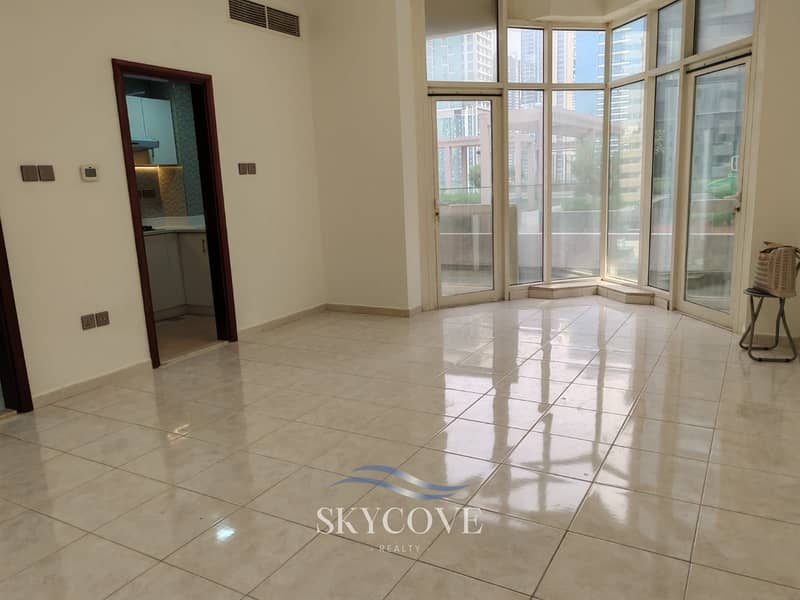 Well Maintained | Prime Location | Modern Design Well Maintained | Prime Location | Modern Design