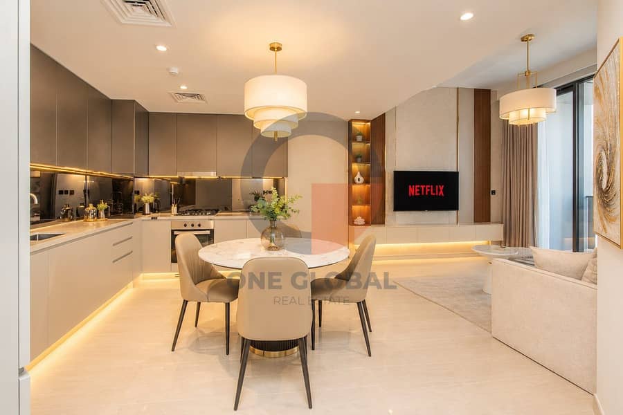 5 05 Luxurious Open-Plan Interior with Netflix TV. jpg