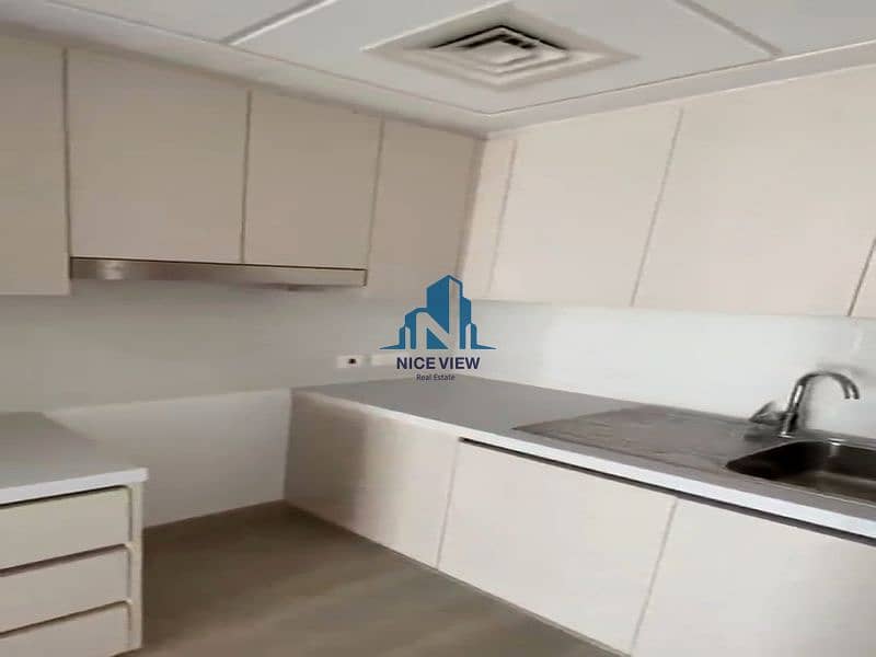 4 apartment_photo_03_enhanced. jpg