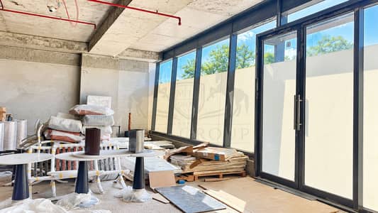 Shop para en Alquiler en Bur Dubai, Dubai - Sunlit Industrial Renovation Workspace. png