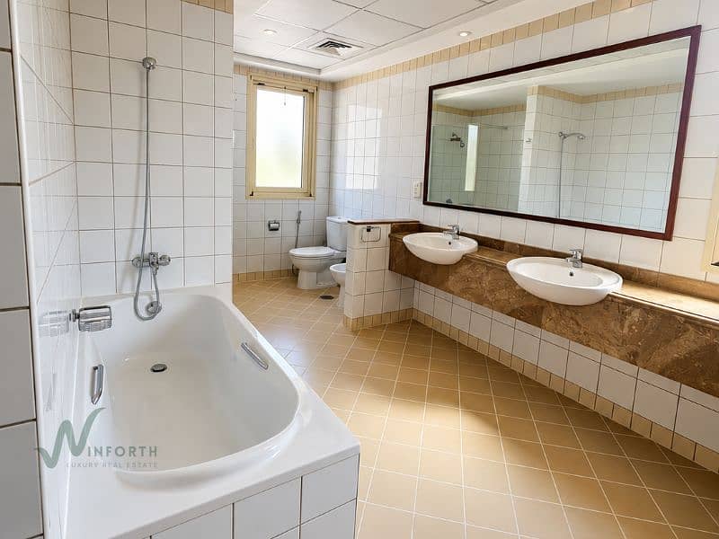 17 Bright Spacious Modern Bathroom. png