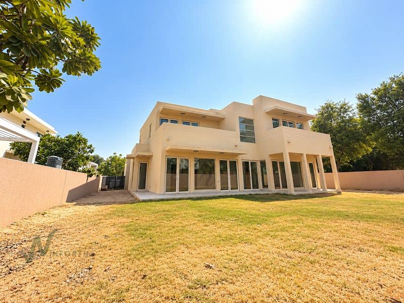 21 Sunlit Modern Villa and Expansive Backyard. png