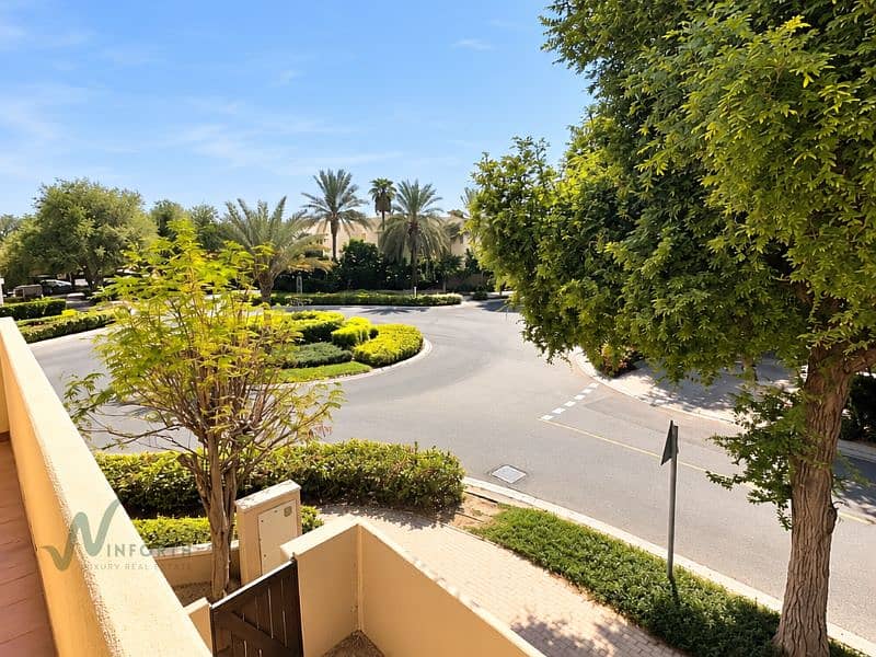 23 Sunny Landscaped Roundabout View. png