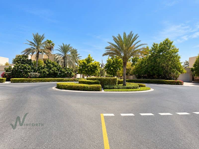 24 Sunny Palm-Lined Residential Roundabout. png