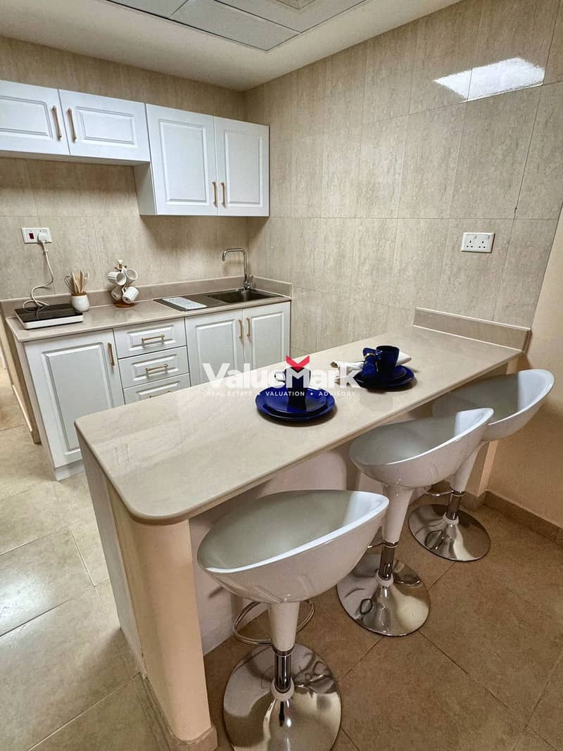 5 05_Kitchen_Breakfast_Bar. jpg