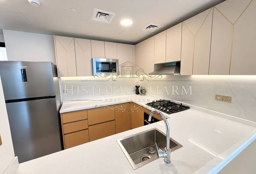 2 Modern Cream and Gold Kitchen Interior. png