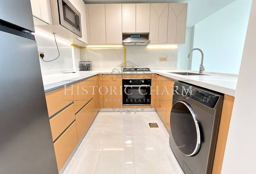 3 Bright Modern U-Shaped Kitchen. png