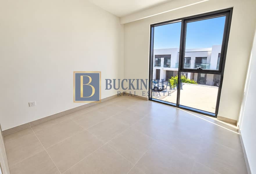 6 Spacious Modern Room with Blue-Sky Views. png