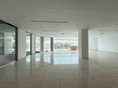 Office for Rent in Deira, Dubai - Prime Open Office | 2-Min Walk to Abu Bakr Metro | Ready to Move