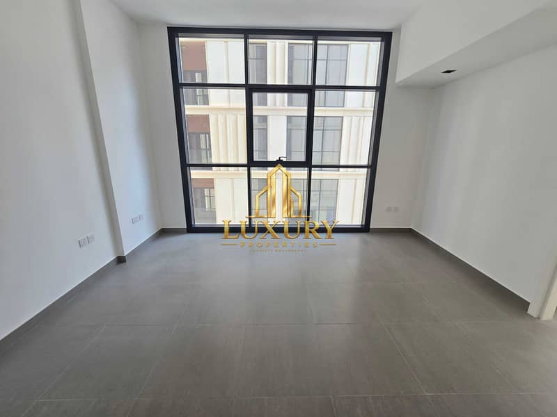 2 Elegant 1 Bedroom Apartment with Generous Hall Space