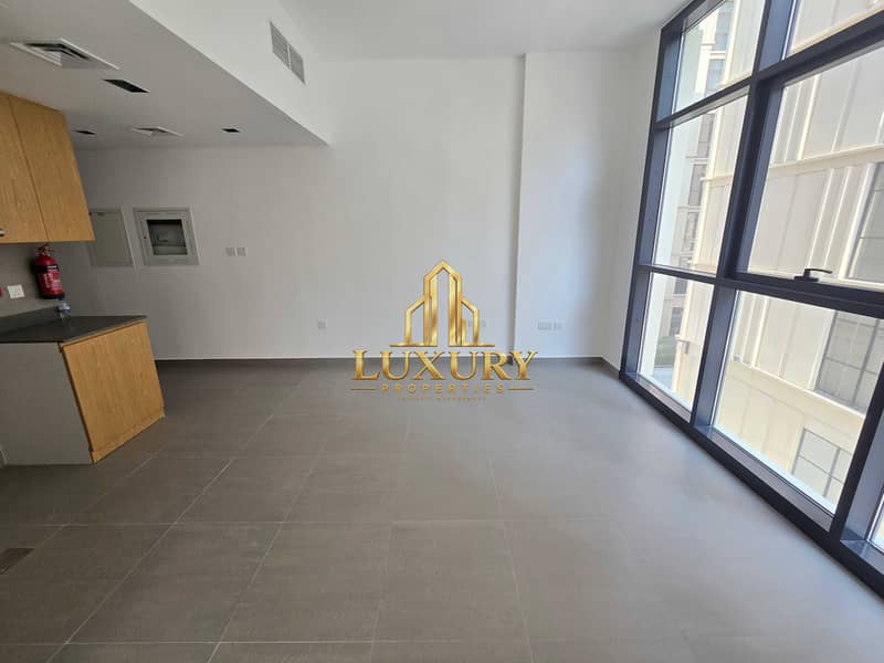 4 Elegant 1 Bedroom Apartment with Generous Hall Space