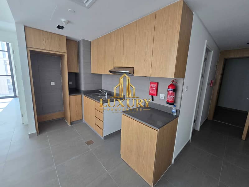 8 Elegant 1 Bedroom Apartment with Generous Hall Space