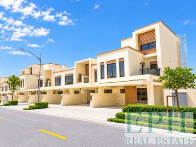 4 habitaciones Villa para en Alquiler en DAMAC Lagoons, Dubai - Modern Townhouse Development Under Blue Skies. png