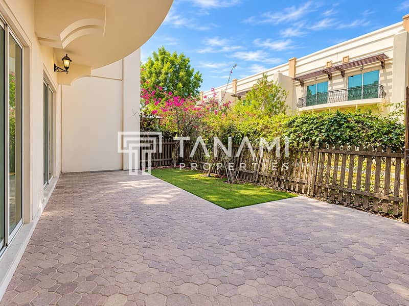 Sunny Patio Garden with Bougainvillea. png Sunny Patio Garden with Bougainvillea. png