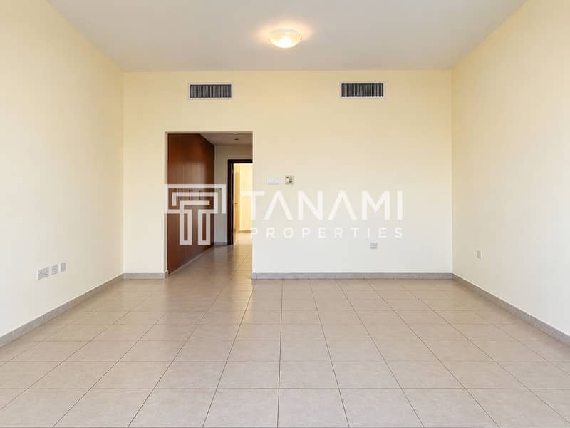 22 Minimalist Empty Room Interior. png