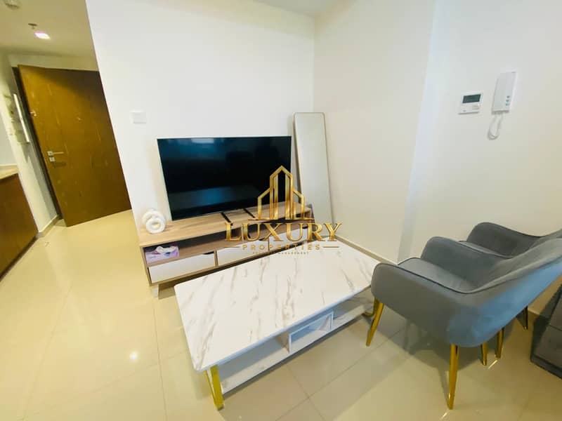 4 Modern Studio Apartment with Stylish Furnishings
