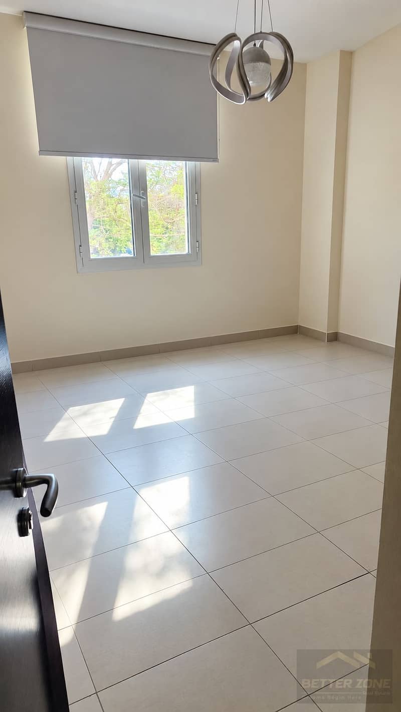 3 Empty Sunlit Bedroom with Pendant Light. png