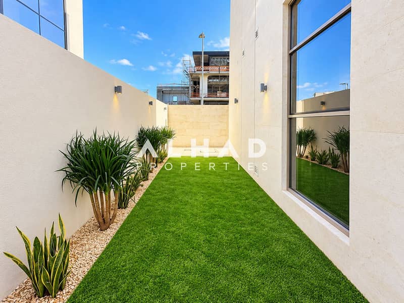 4 Modern Courtyard Garden Perspective. png