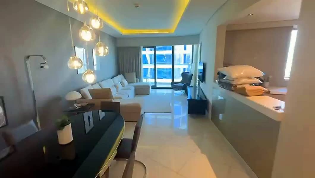 2 01_frame_6s. jpg
