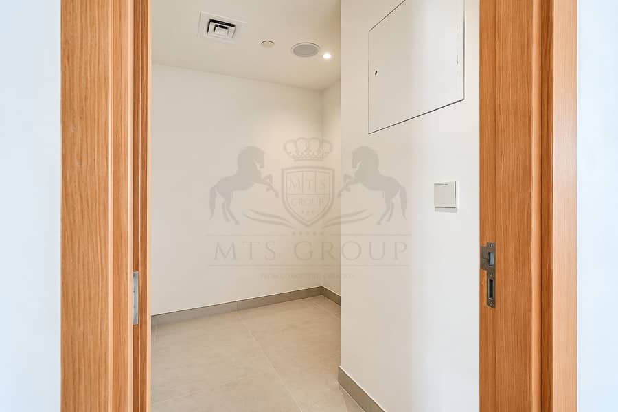 11 Bright Minimal Utility Room Interior. png