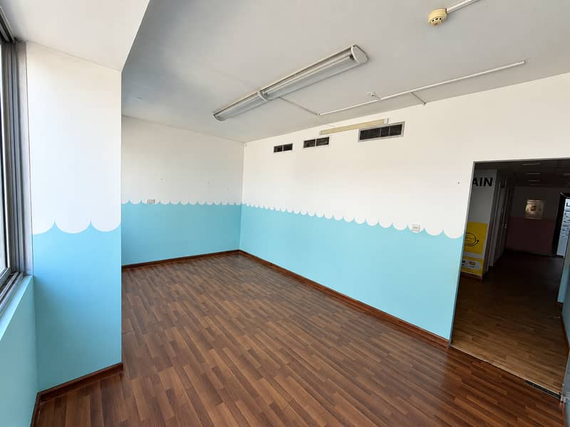 11 Empty Classroom with Scalloped Walls. png