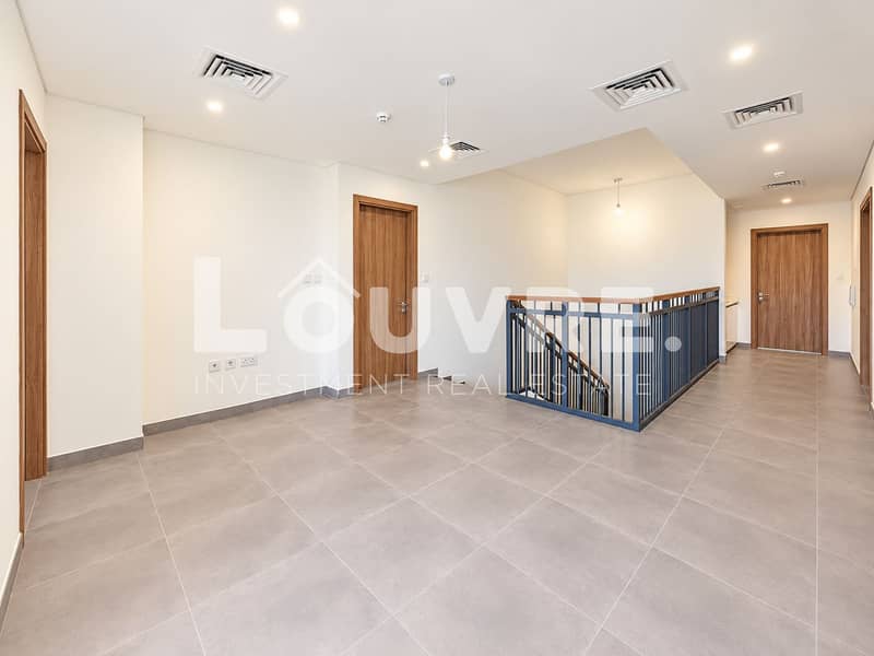 12 Modern Minimalist Hallway with Stairwell. png